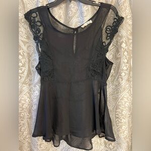ILLA ILLA Black Sheer Lace Cap-Sleeve Blouse